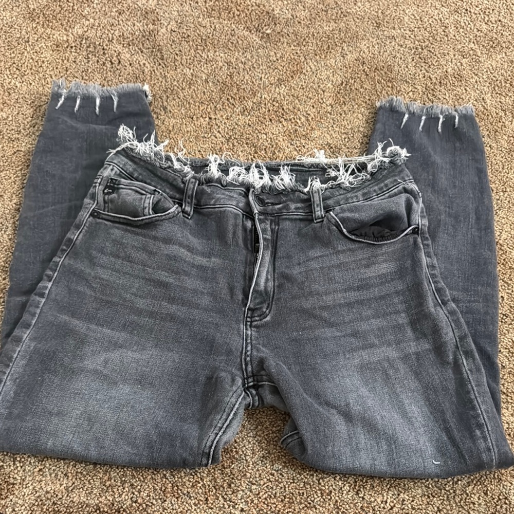WOMEN'S FRAYED HEM GREY JEANS